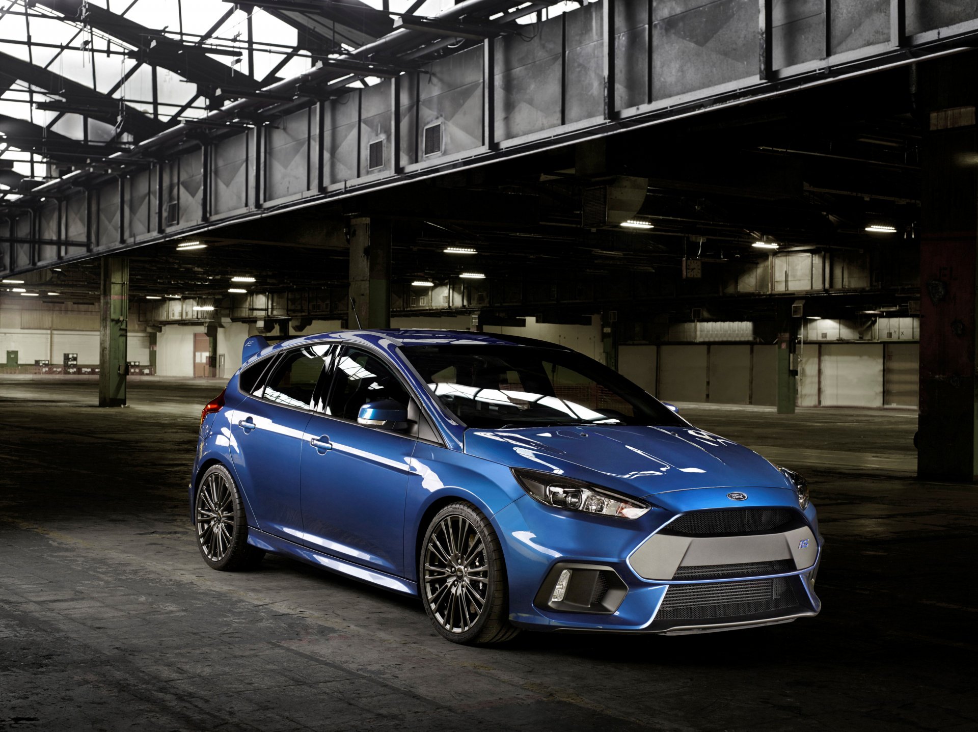 ford 2015 focus rs niebieski metaliczny samochód zdjęcie