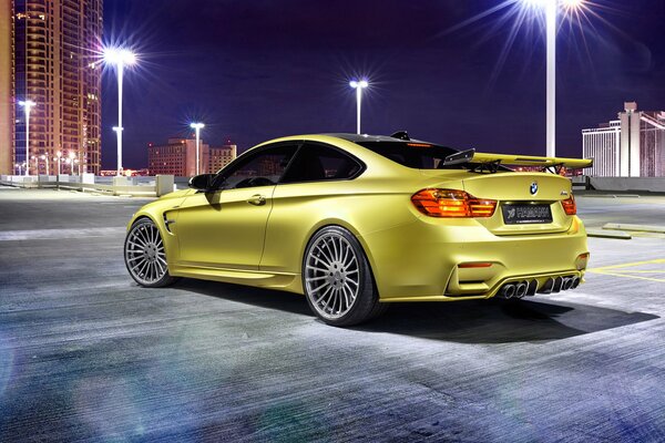 Hamann BMW-Auto in der Farbe Gelb Metallic