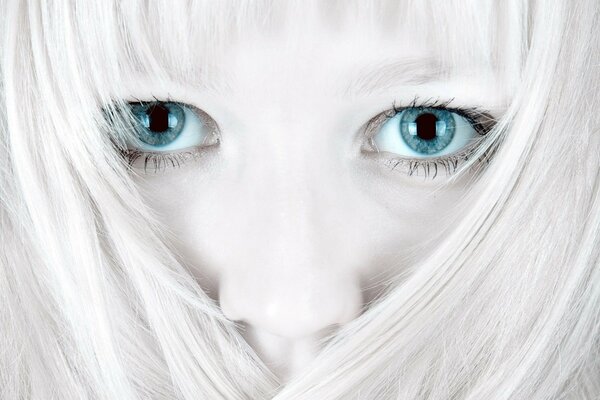 Арт белые волосы и голубые глаза фото