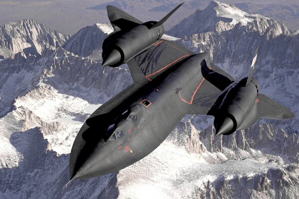 Avion spatial noir sur fond de montagnes