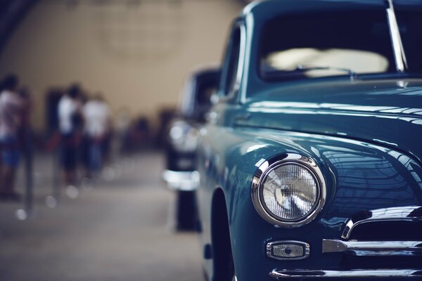 Coche retro. Exposición de máquinas antiguas