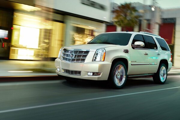 Énorme voiture hybride Cadillac