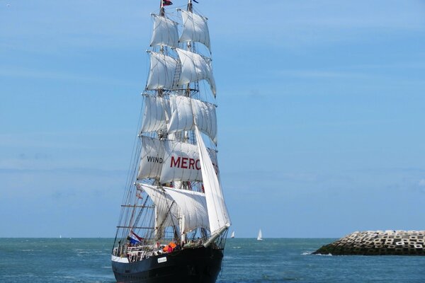 Sul mare del Nord, Una bella barca a vela