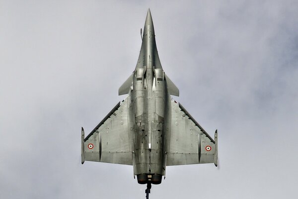 Vertical flight of a military aircraft