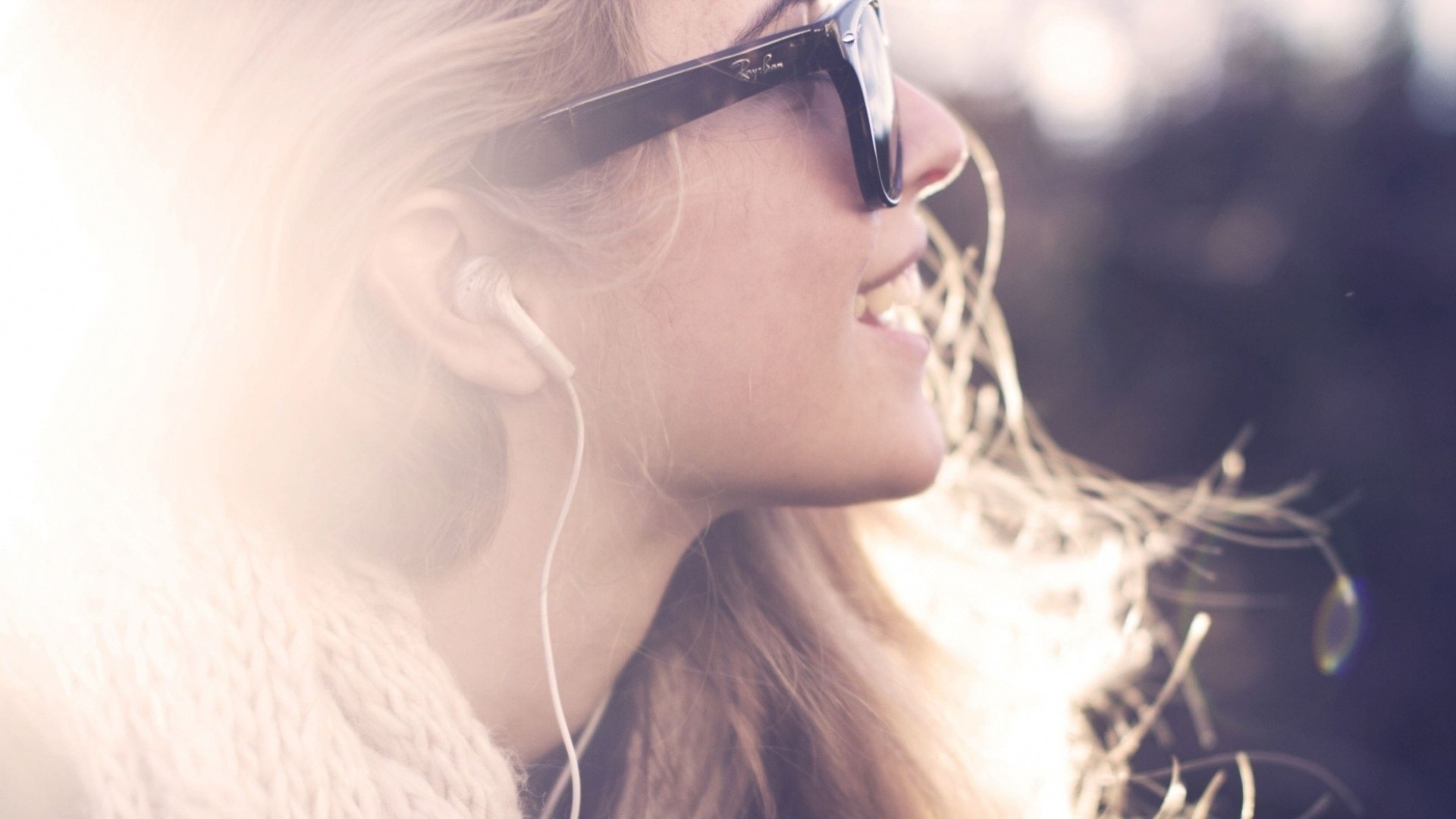 a woman girl blonde close up sunglasses face