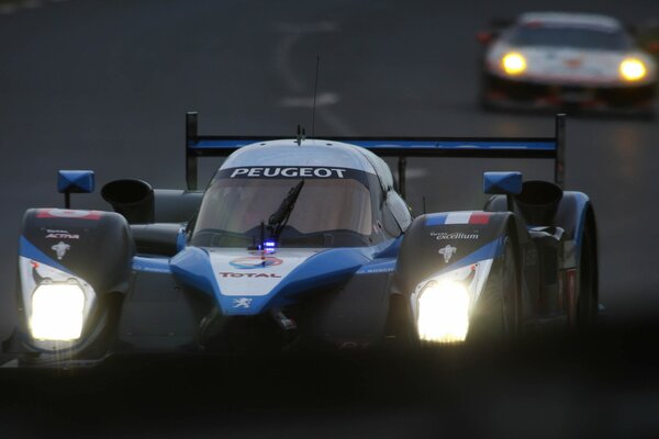 Auto PEUGEOT alle gare di Le Mans