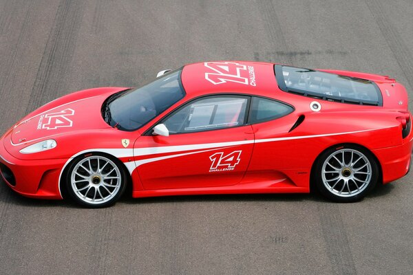 Ferrari F430 rojo