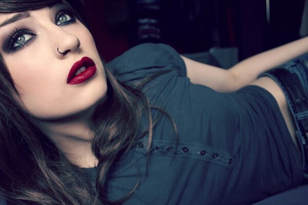 Brunette with red lips and nose piercing