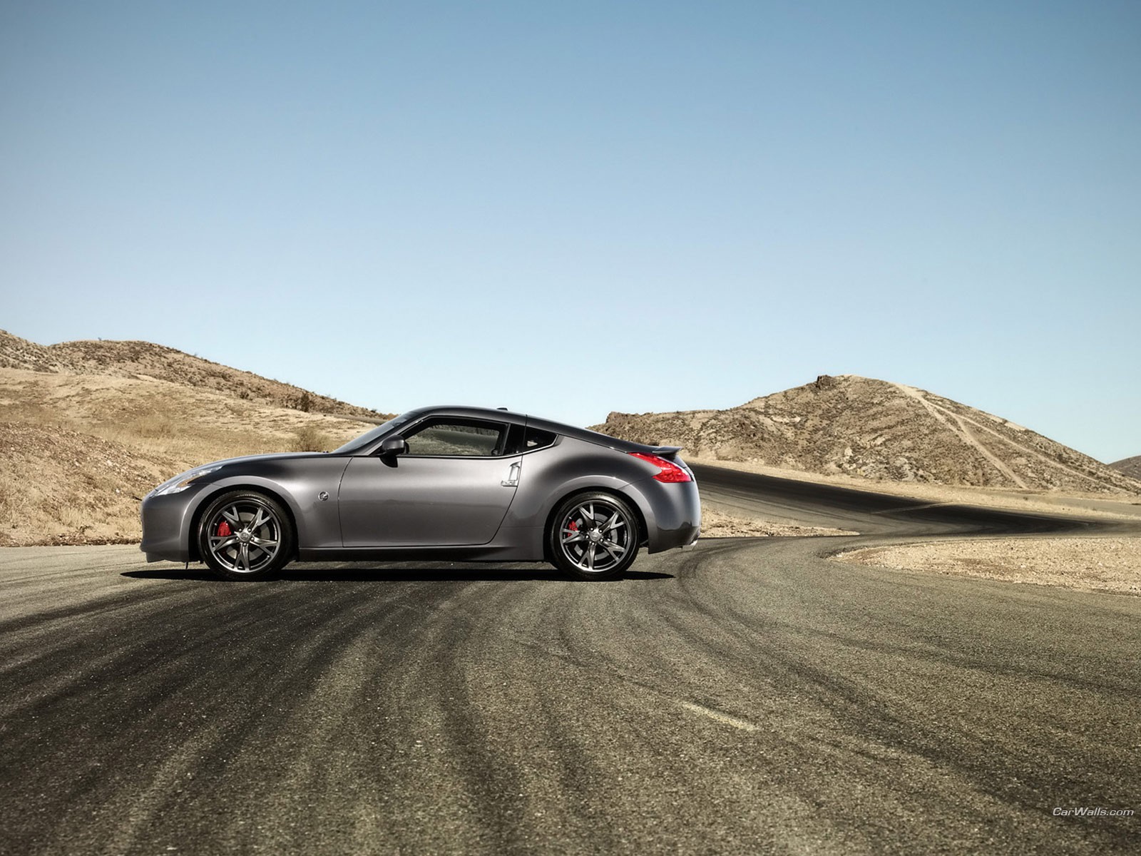 nissan 370z road