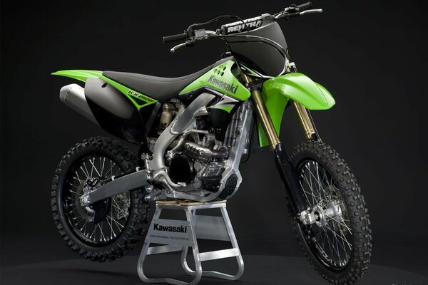 Moto Kawasaki verde chiaro