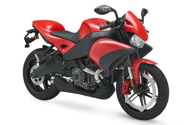 Noir et rouge buell 1125cr sur fond blanc