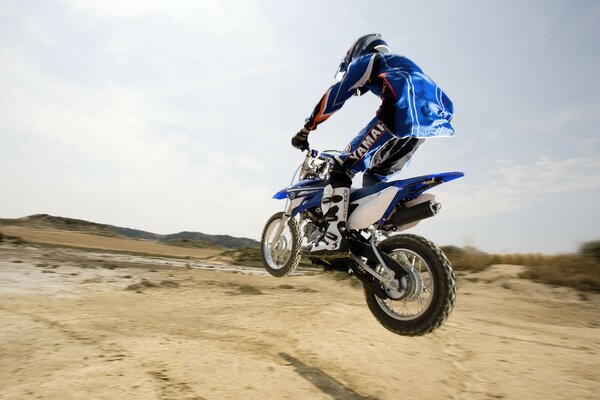 Yamaha TT- R110E races in the desert