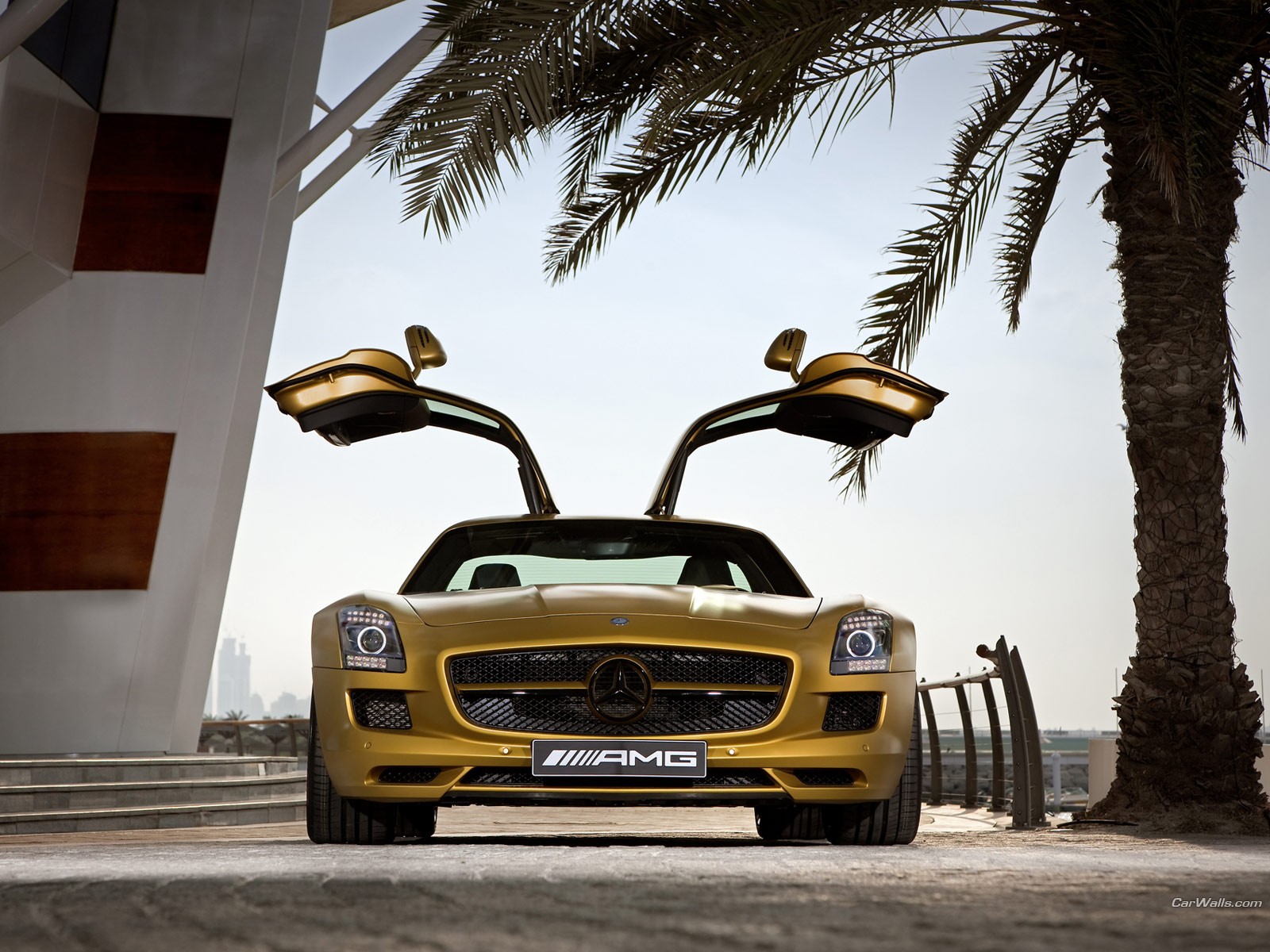 mb sls-amg puertas arriba