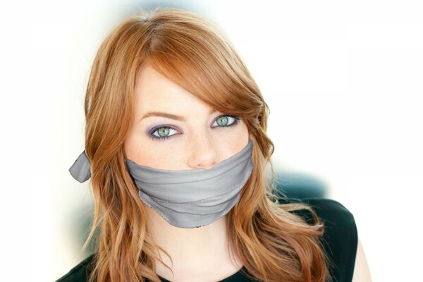 Emma Stone with a bandage on her face in the mouth area