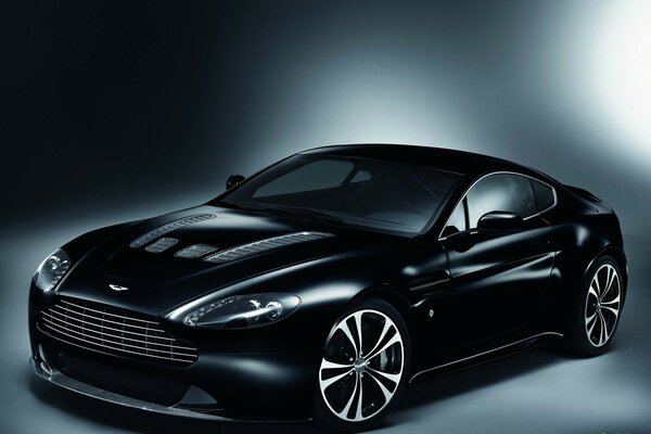 Macchina Aston nera Premium