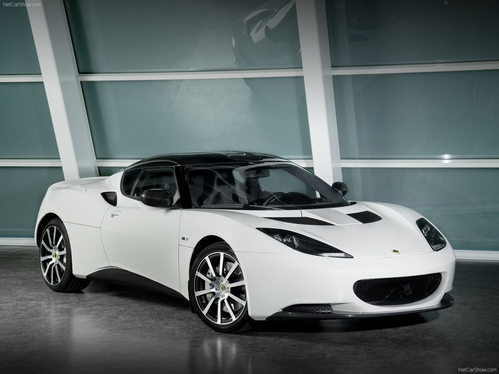 lotus evora carbonio concetto