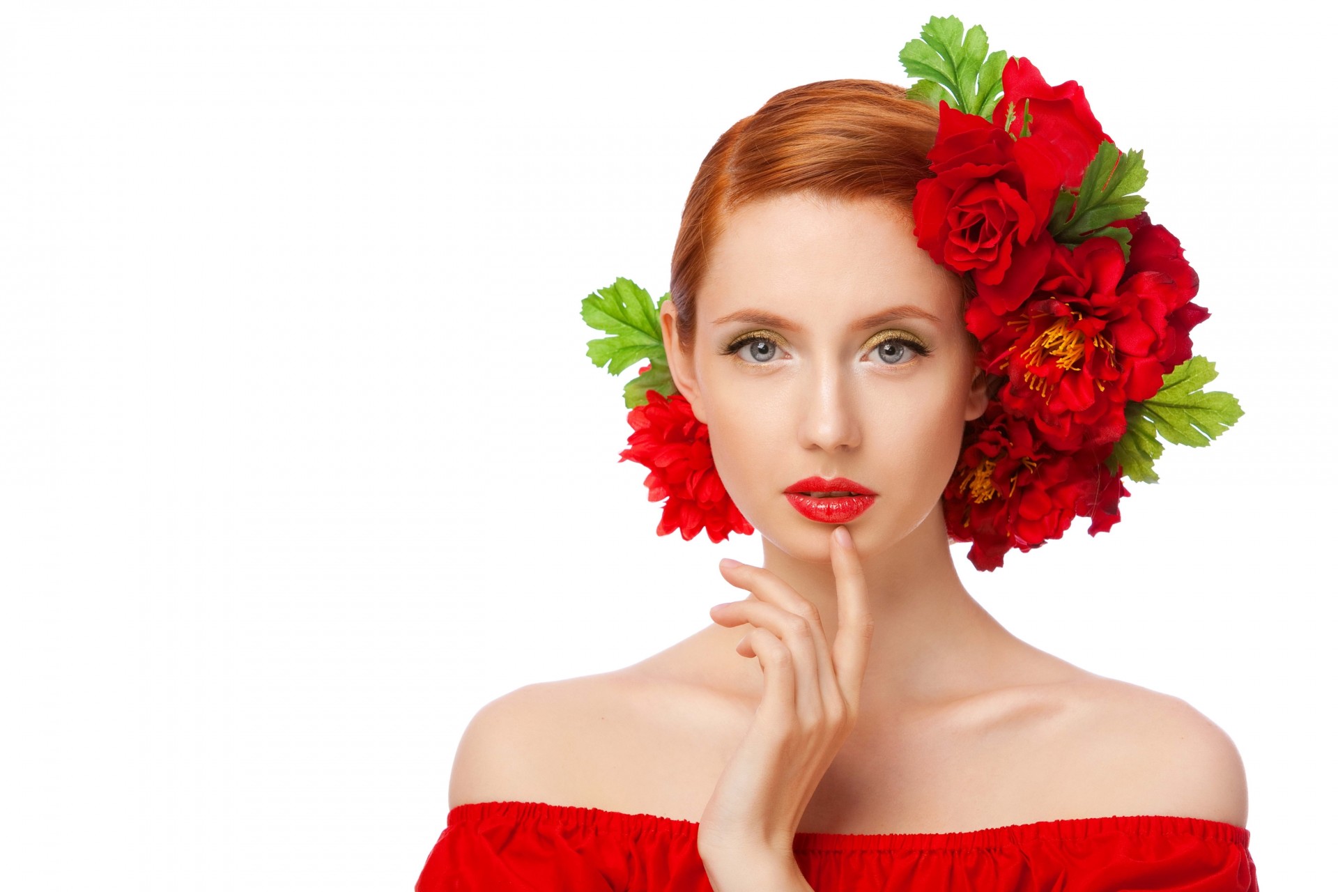 fond blanc cheveux rouges yeux bleus fleurs roses