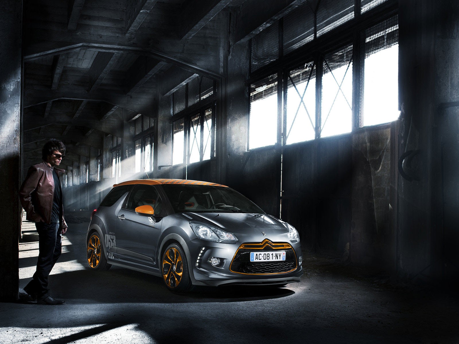 citroen ds3 sport dans le hangar homme