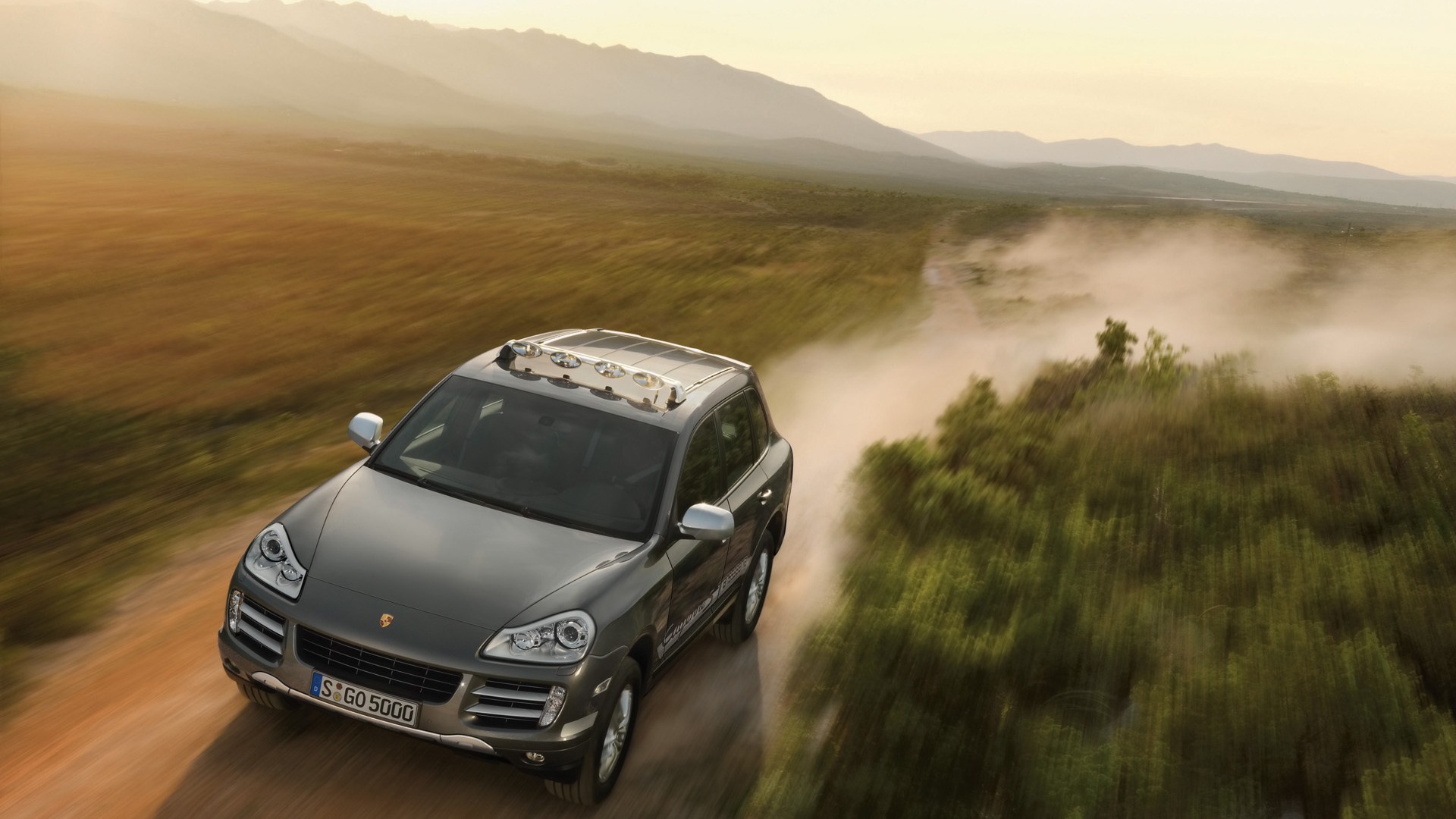 samochód porsche cayenne pustynia