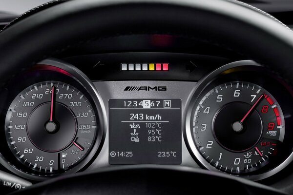 Red arrows of the speedometer and tachometer on Mercedes benz