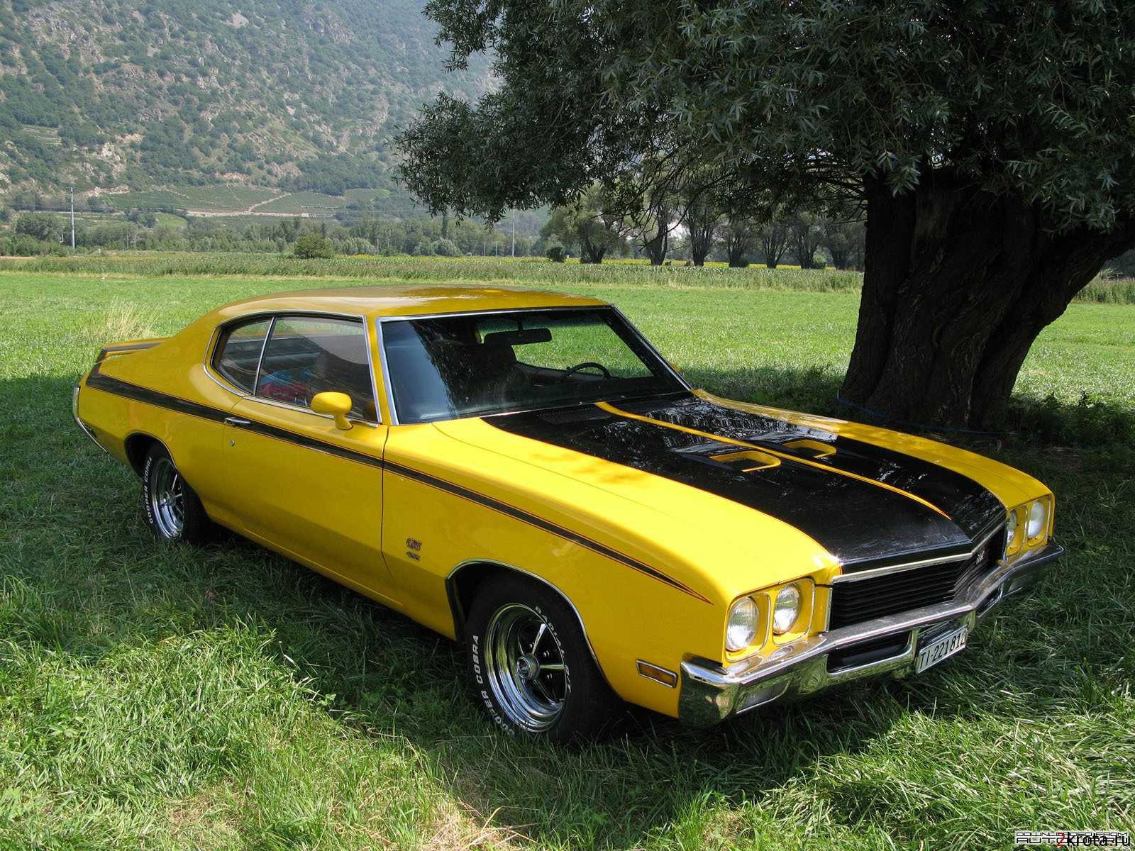 musclecar yellow powerful