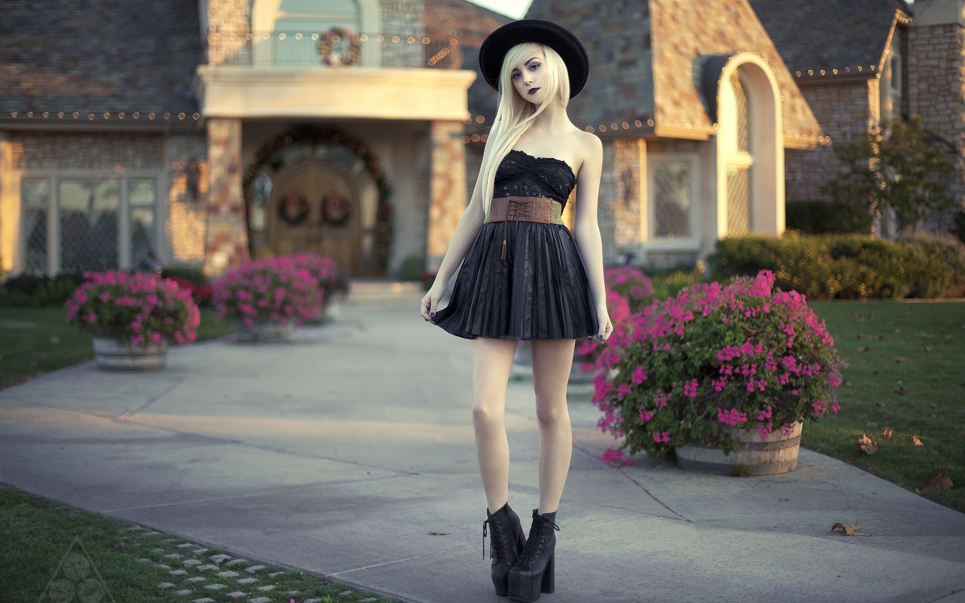 a woman house girl hat grey flower blonde