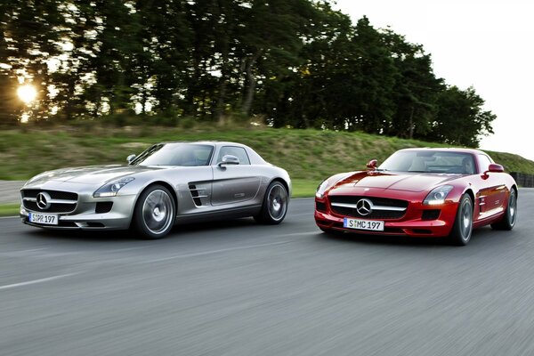 Rouge et argent mercedes benz