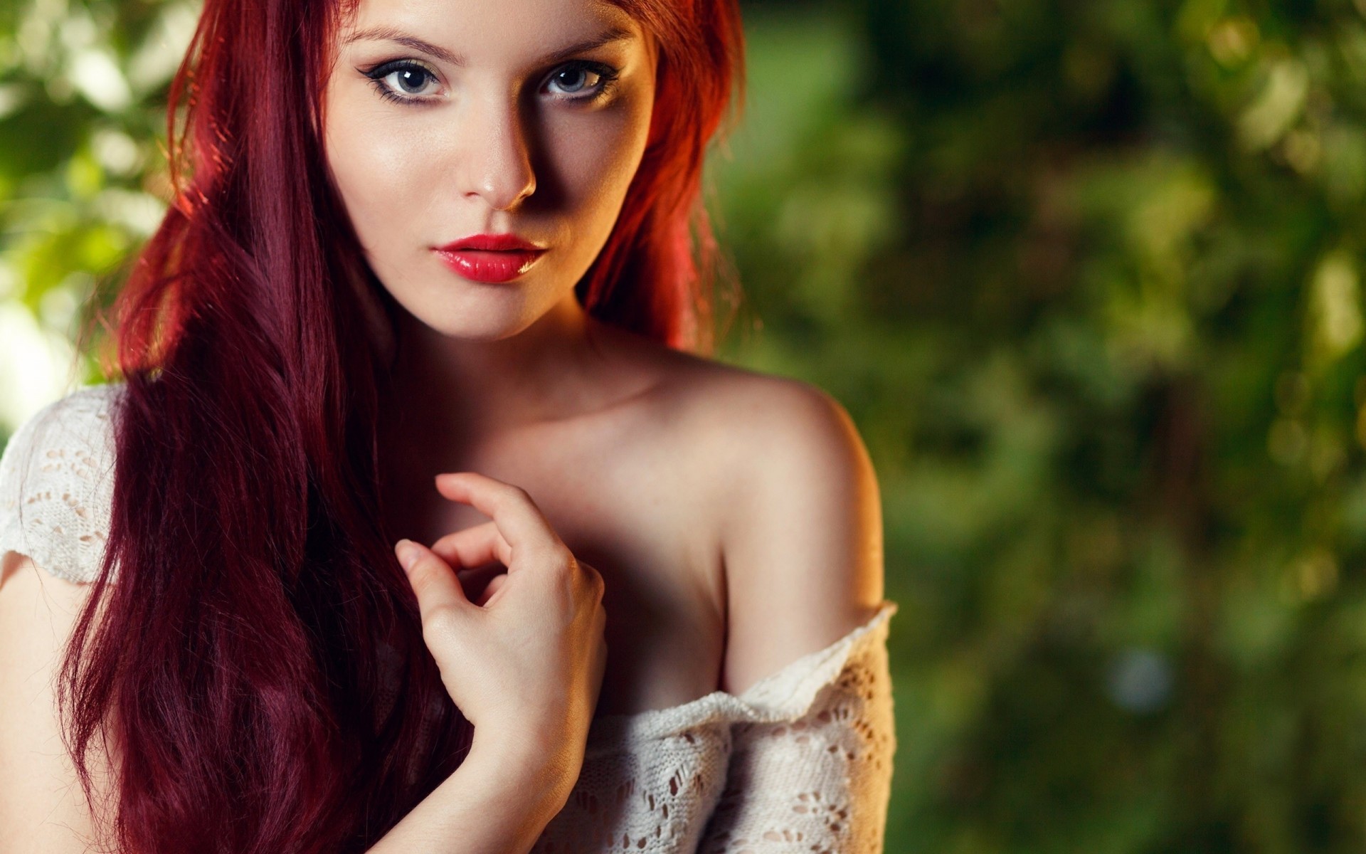 girl face red hair