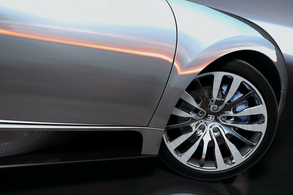 Beautiful highlights on the car and wheels of a white sports car