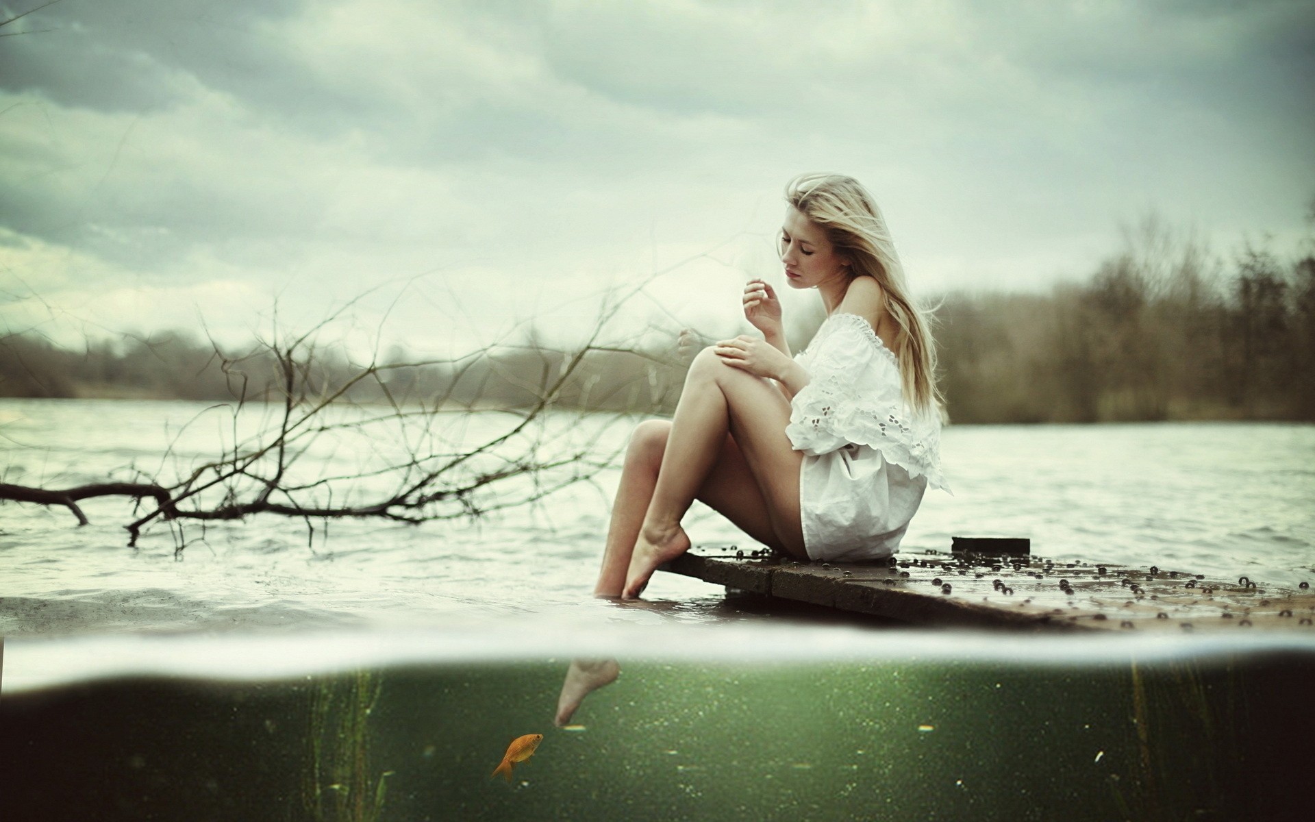 Живу в натуре. Девушка у реки. Фотосессия на озере. Девушки на озере.