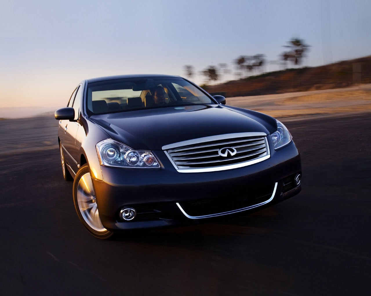 infiniti m vorne 3-1280x1024