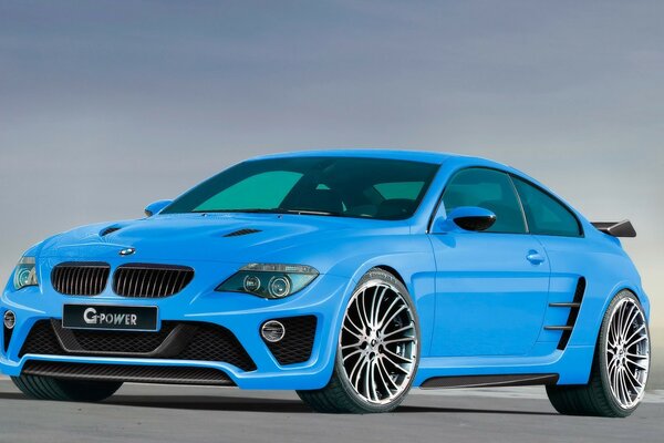 Blauer BMW Sportwagen