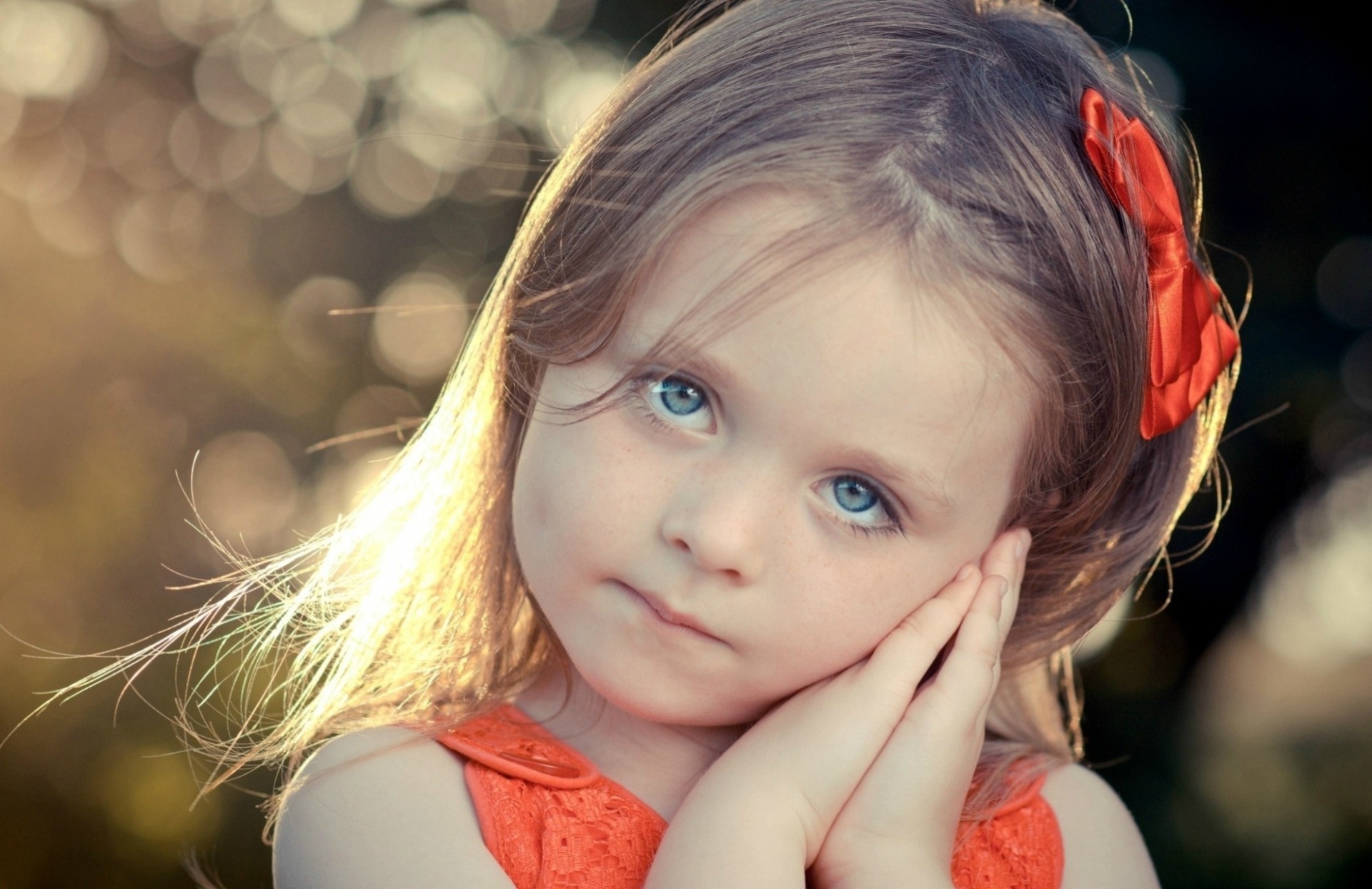 faccia arco ragazza occhi bambini vista sole decorazione dormire mani rosso