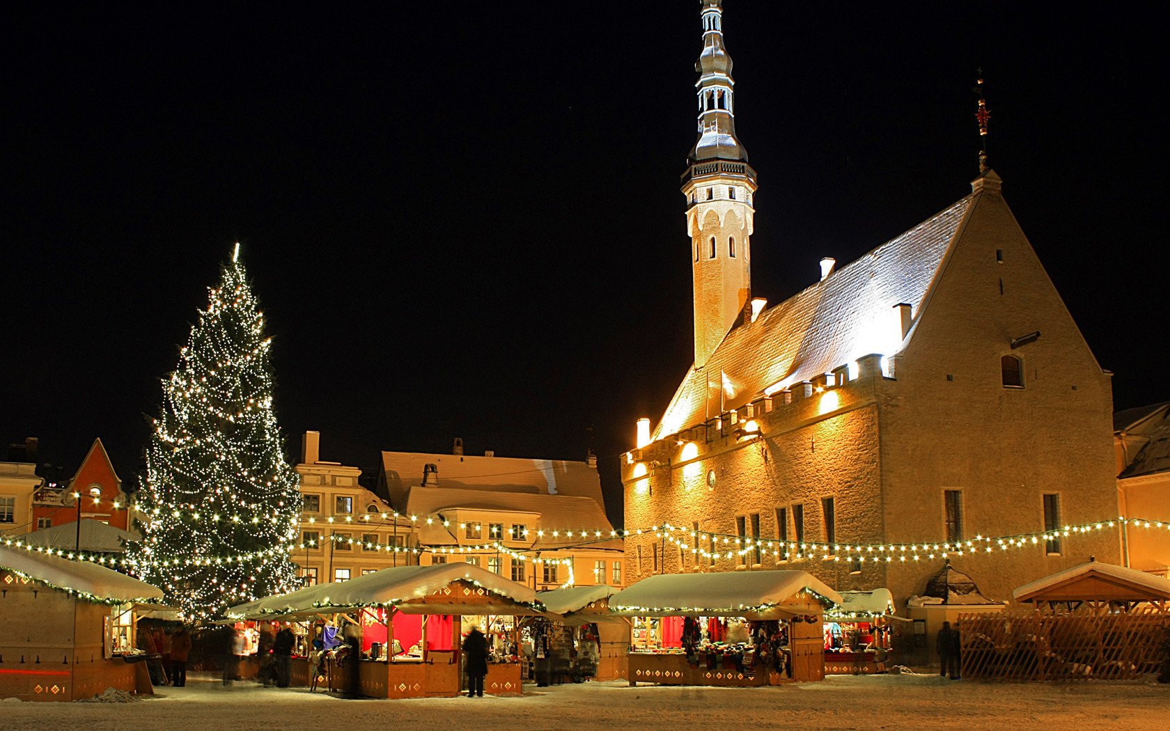 markt estonia tallinn rathaus tallinn lichter weihnachten häuser weihnachtsbaum estland bänke