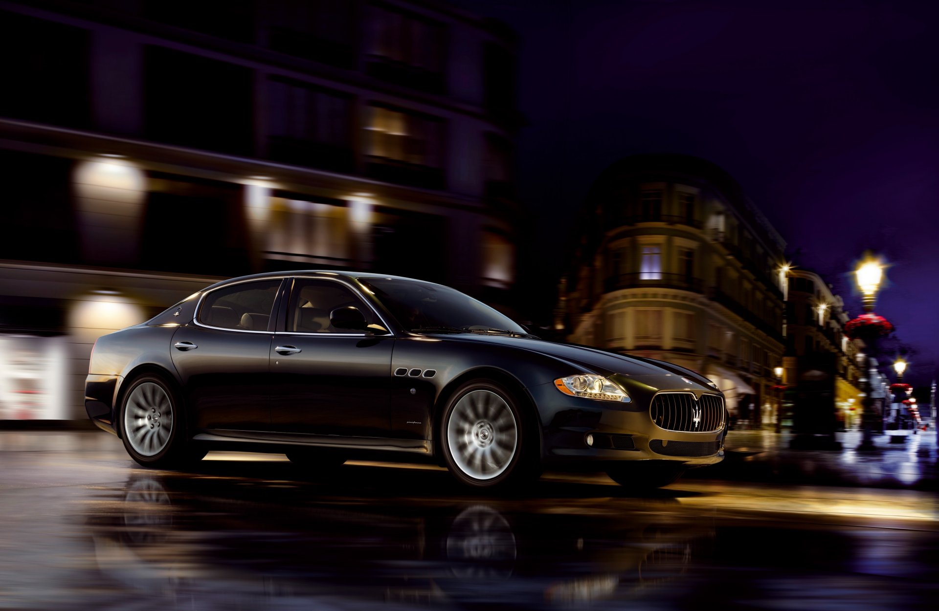 maserati quattroporte czarny miasto koła jazda noc