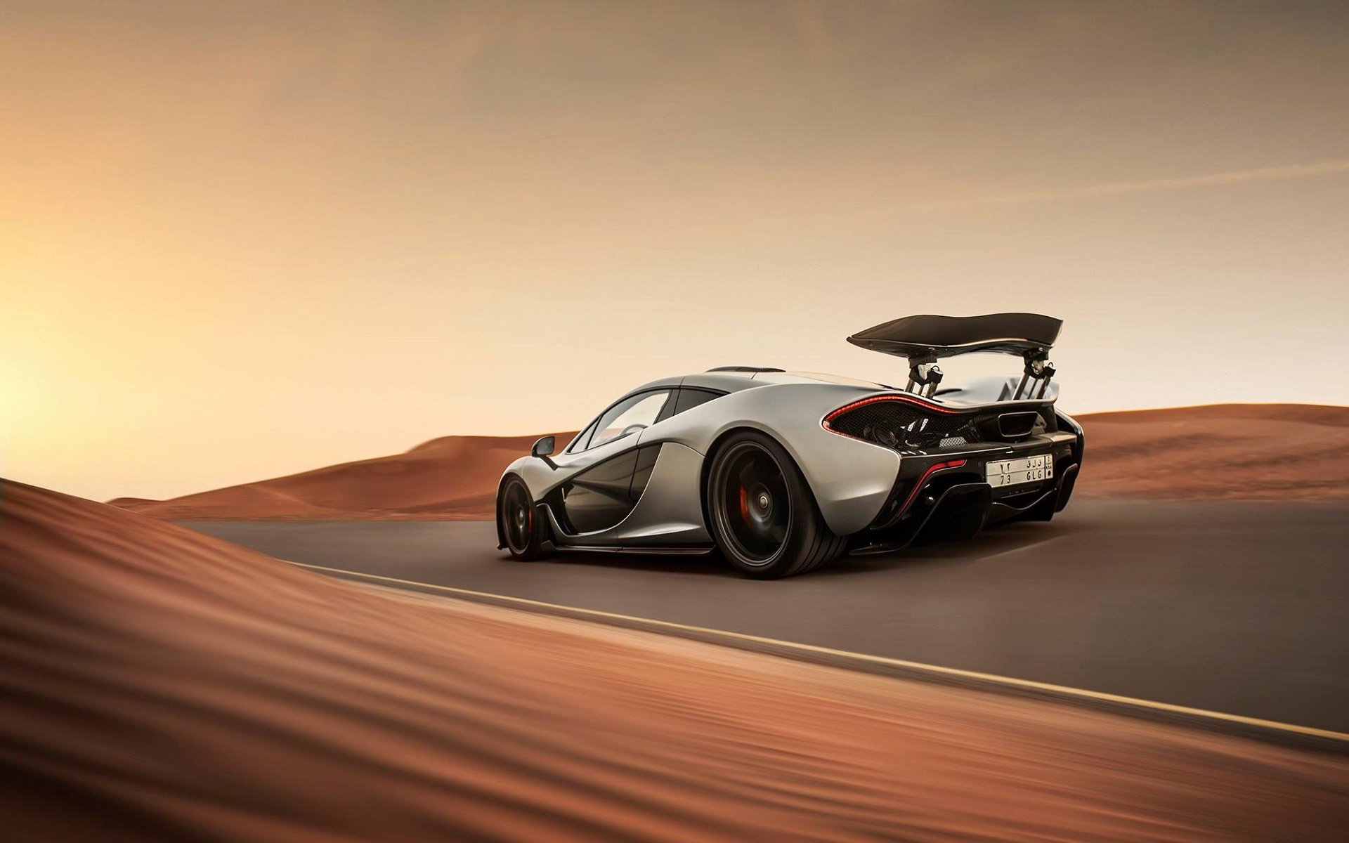 mclaren p1 supercar hypercar velocità strada deserto