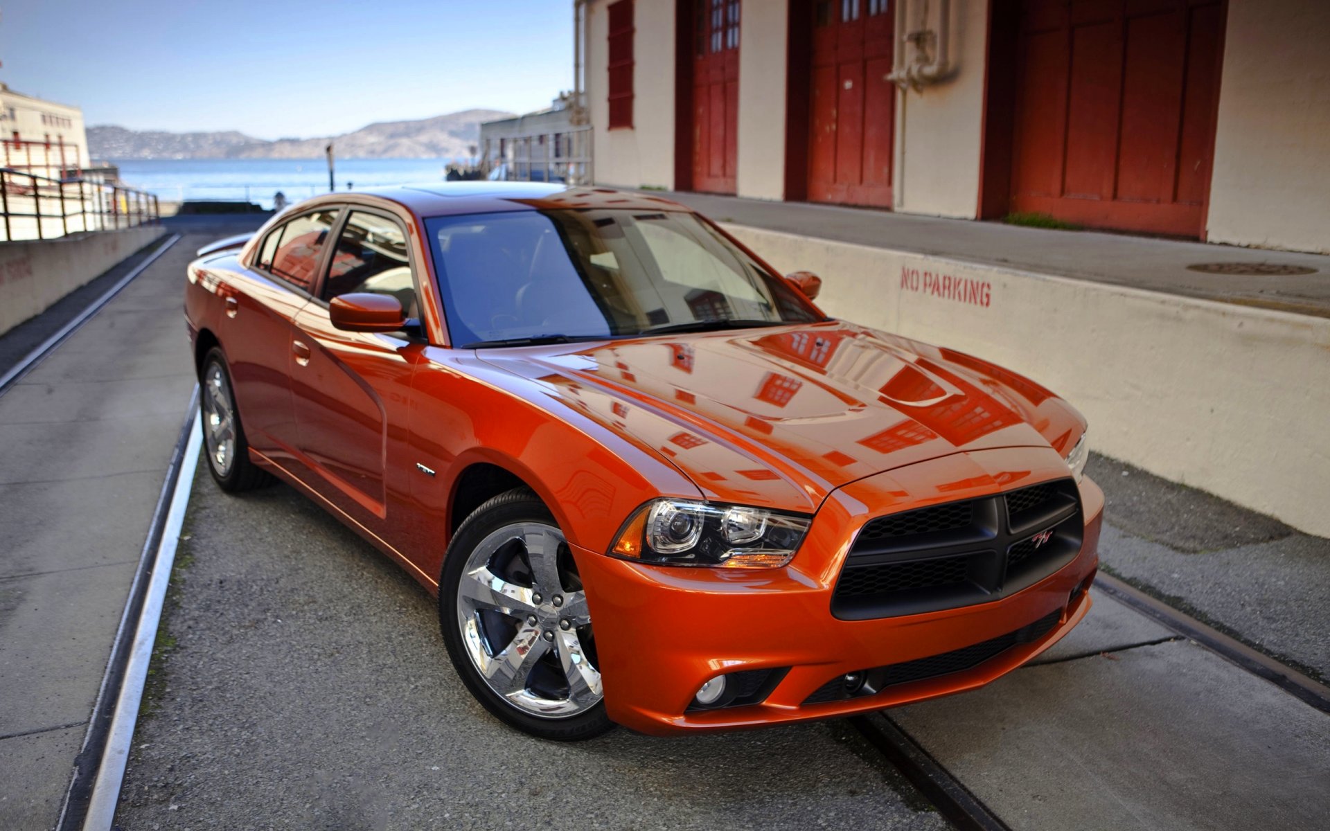 ausweichen ladegerät auto orange front motorhaube dodge