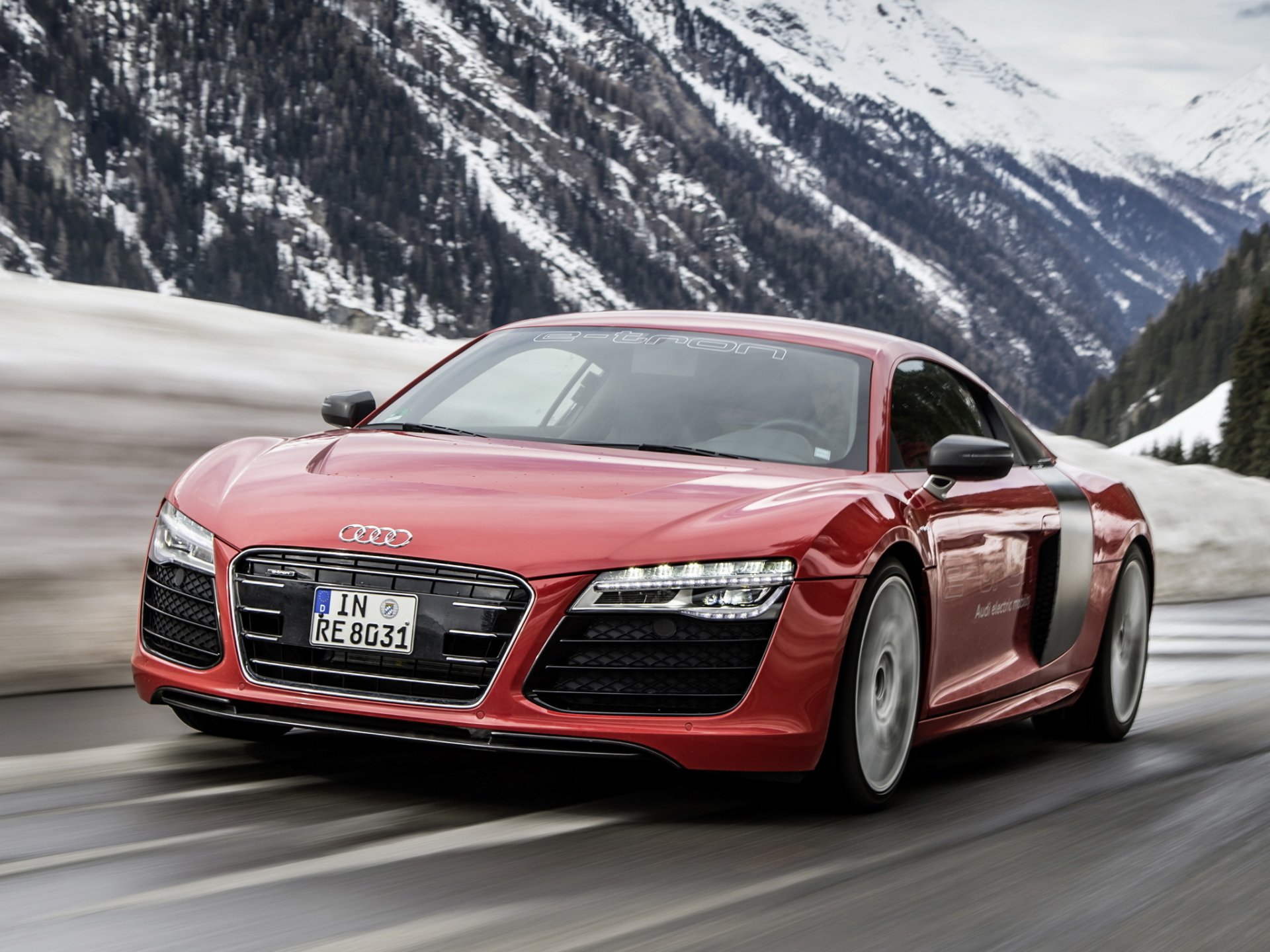 audi r8 e-tron prototype automobile route montagnes neige