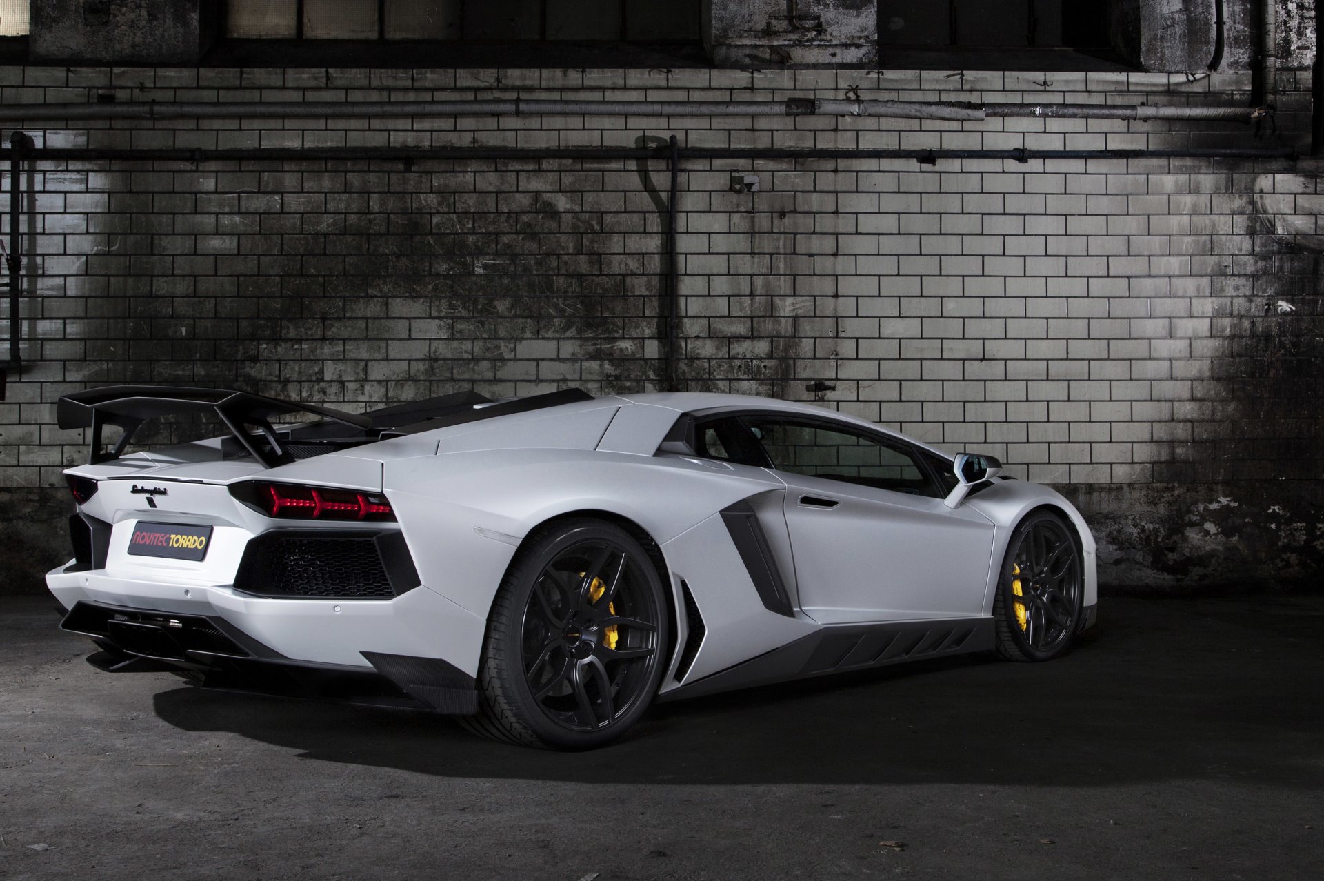 novitec torado lamborghini aventador lp700-4 superdeportivo blanco trasero tuning