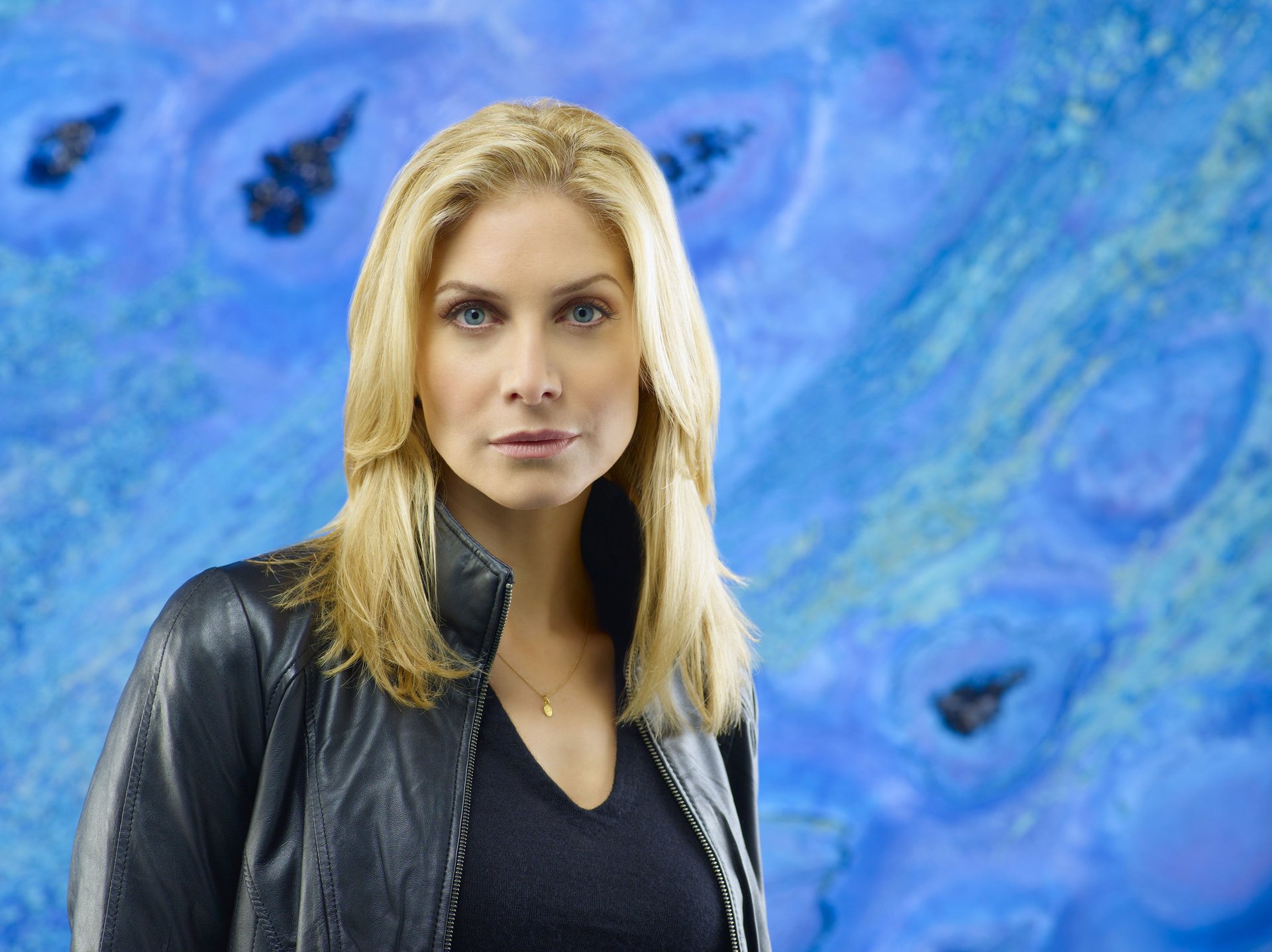 elizabeth mitchell elizabeth mitchell película v visitantes rubia actriz película serie de televisión