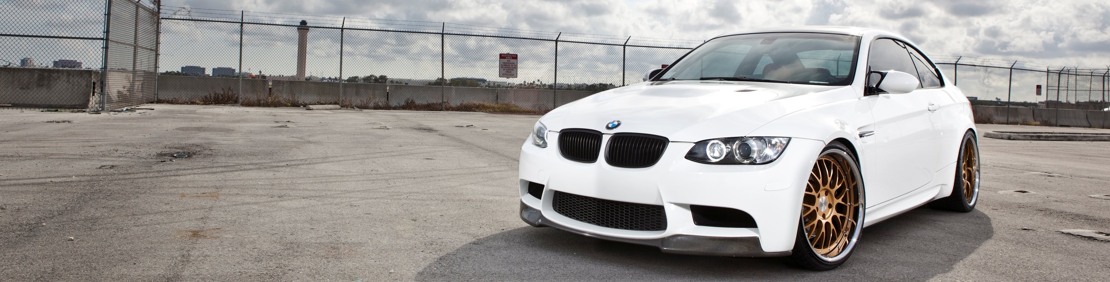 bmw m3 e92 бмв спорткупе спорткар белый диски бавария германия wide dual screen