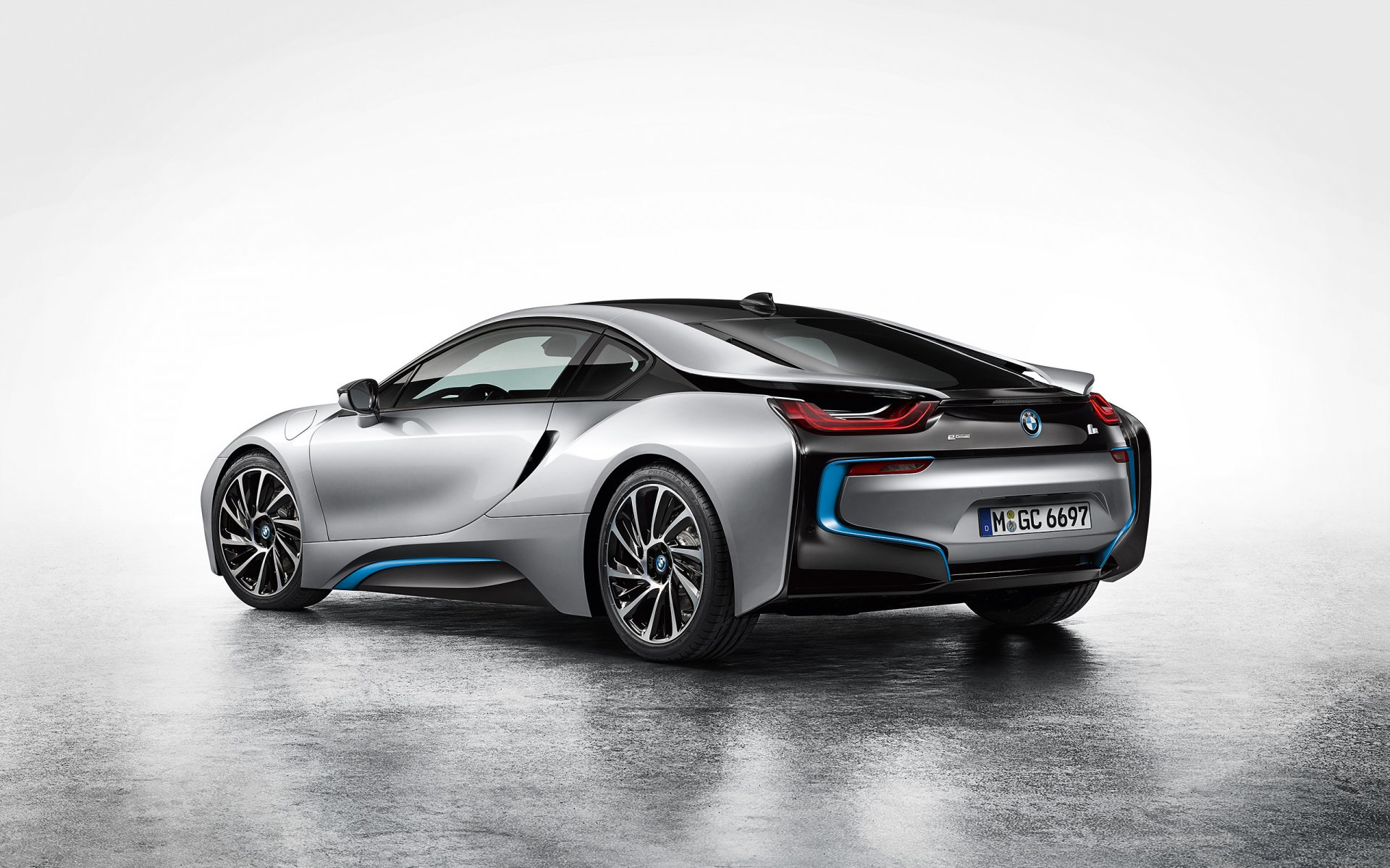 2015 г. bmw i8