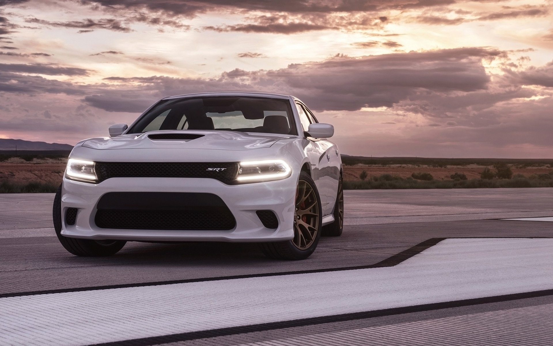 dodge ładowarka sto hellcat dodge charger przód niebo tło