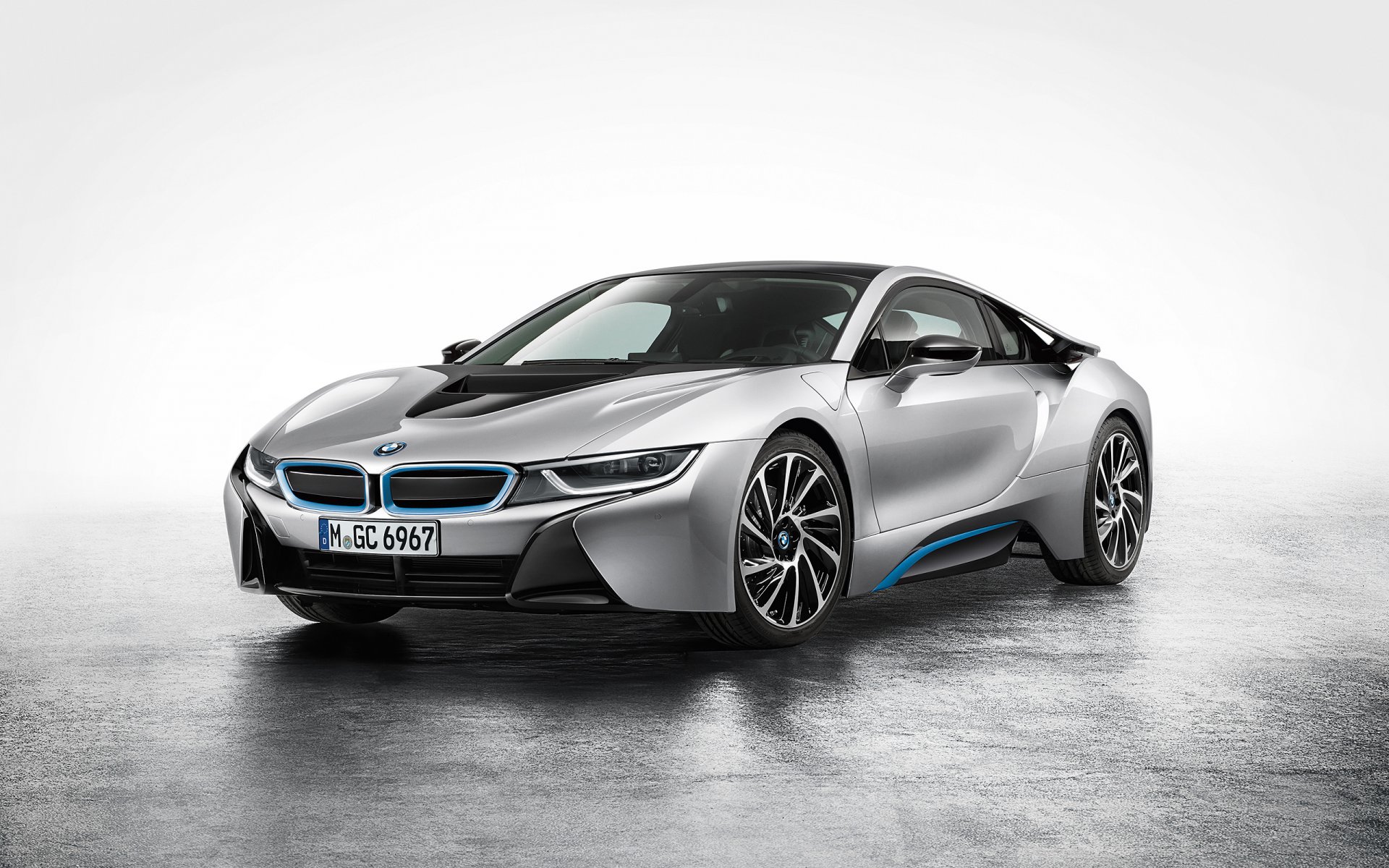 2015 г. bmw i8