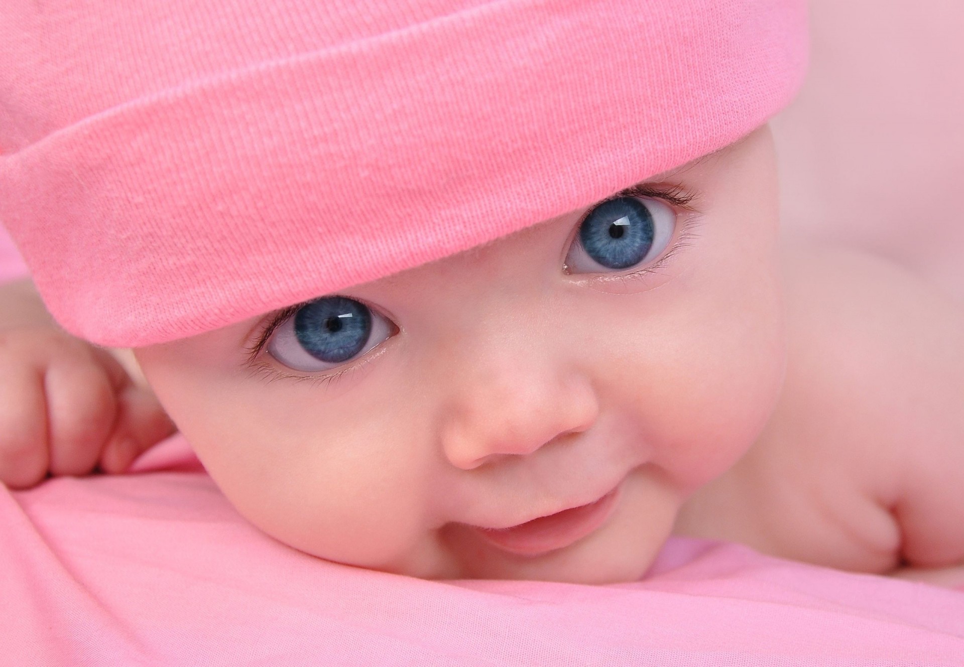 enfant fille vue uniforme