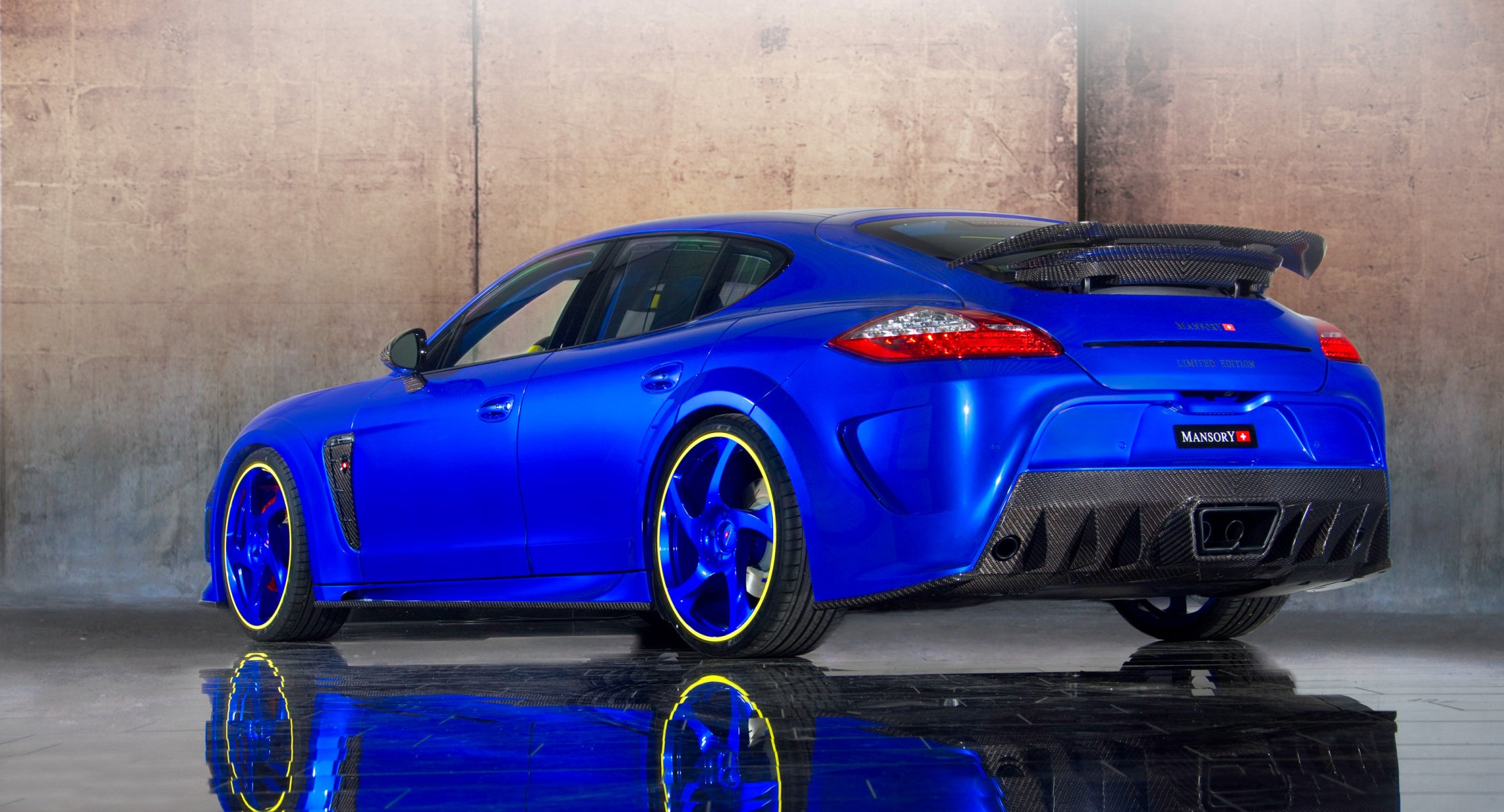 mansory porsche panamera turbo auto coda porsche tuning auto blu