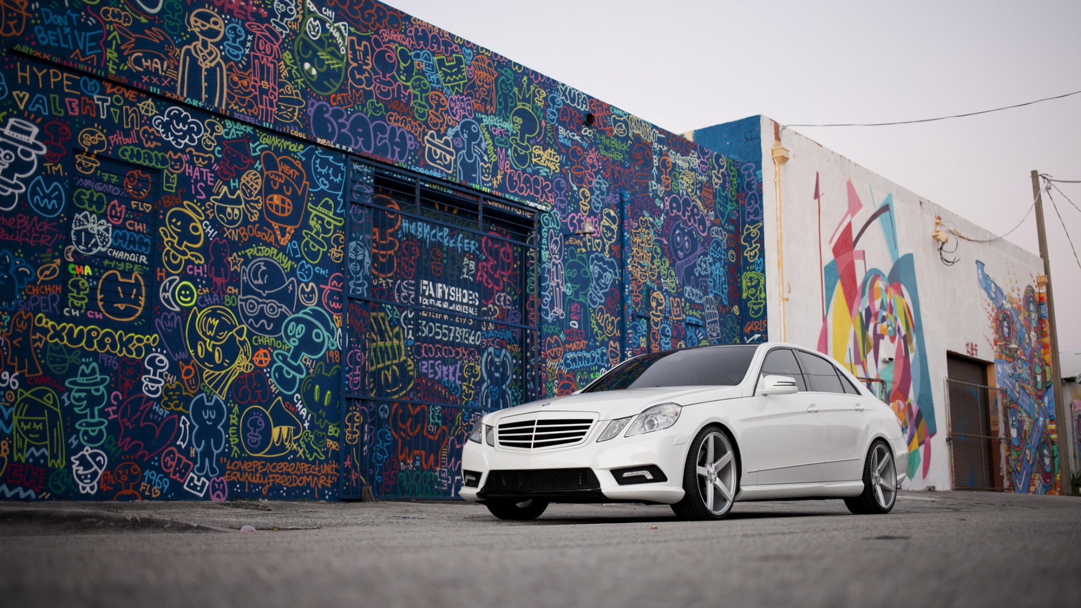 mercedes classe e tuning blanc graffiti avant berline