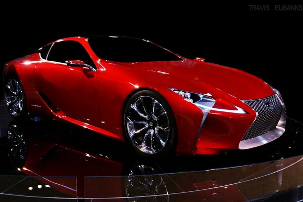 Concept car de Lexus rouge à l exposition