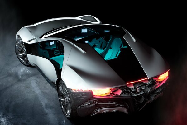 Alfa romeo pandion na zaciemnionym tle