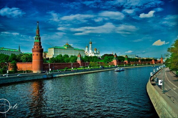 Cremlino di Mosca sulle rive del fiume Mosca